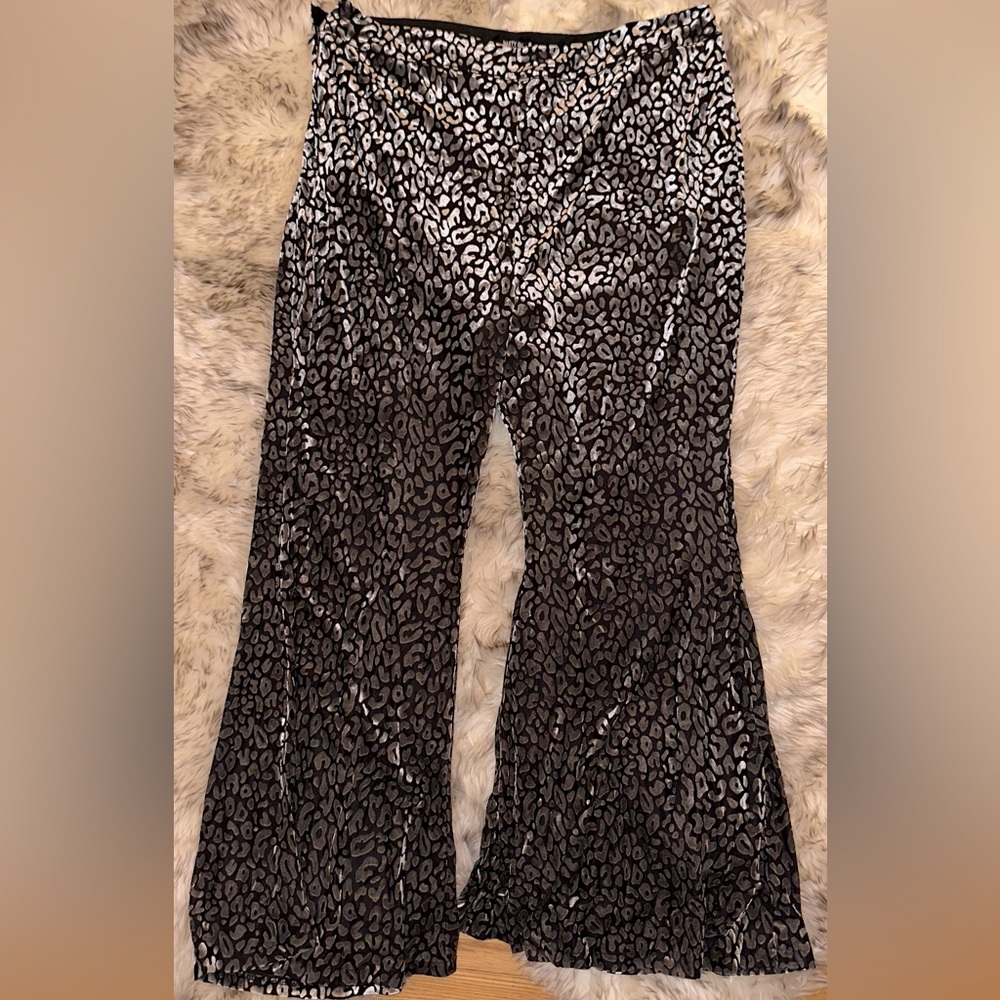 Nasty Gal Plus Size 20 Velvet Grayscale Leopard Pants